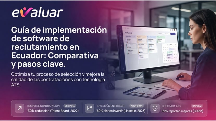 Profesional de RRHH gestionando candidatos en software de reclutamiento en Ecuador con dashboard ATS en pantalla
